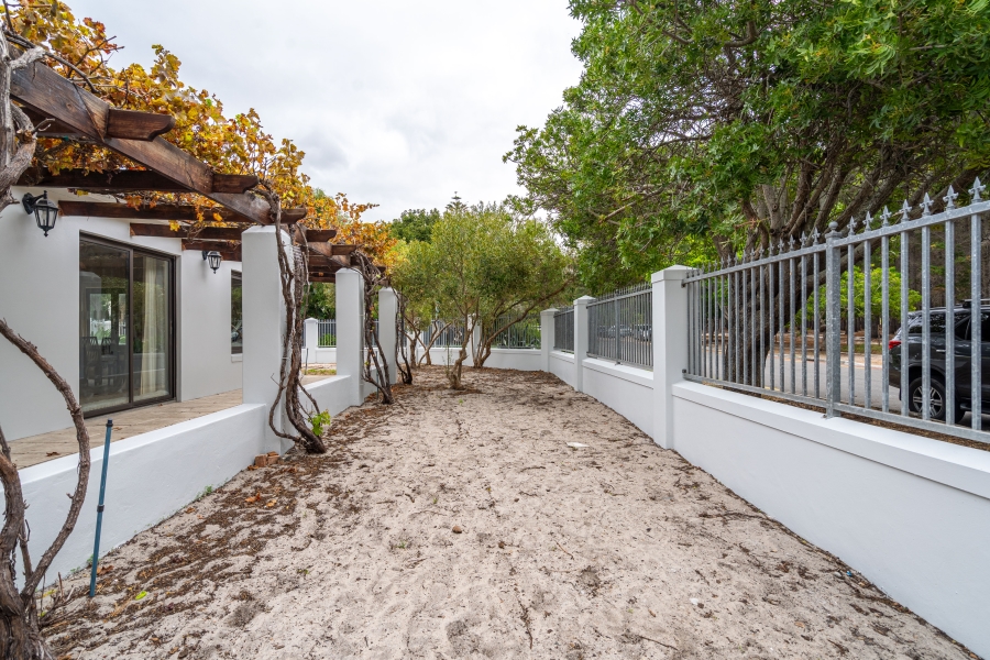 4 Bedroom Property for Sale in Dennendal Western Cape